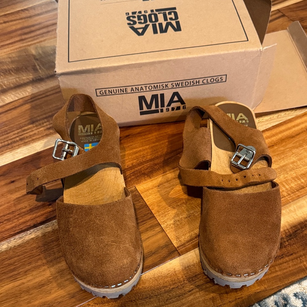 MIA Tan Suede Dress Clogs W8.5/39EU